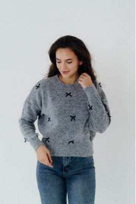 Светр жіночий